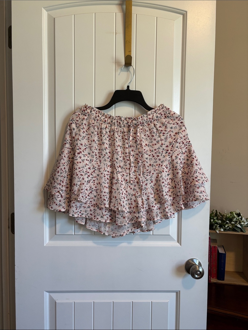 Tiered Floral Skort - Beige Burgundy and Green Floral Pattern. Size medium